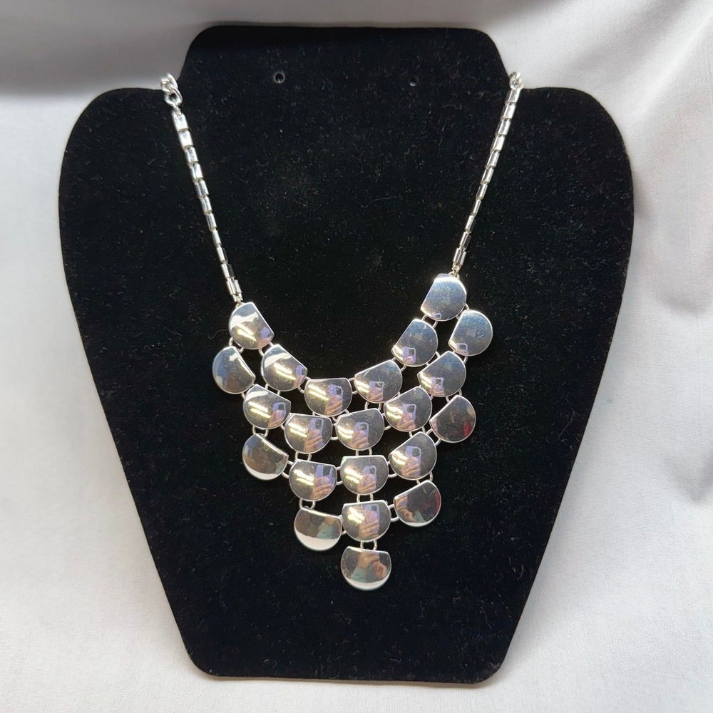 Kenneth Cole Bib Necklace Womens OS Silver Good Tiered Disc Statement Jewelry